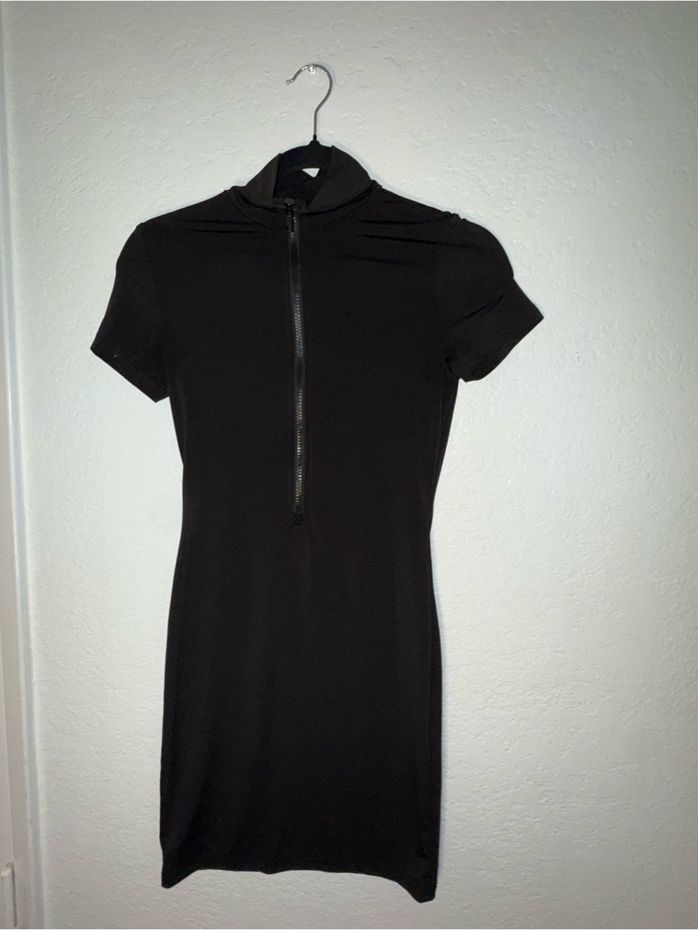 Women's Black Short-Sleeve Zip-Front Bodycon Mini Dress